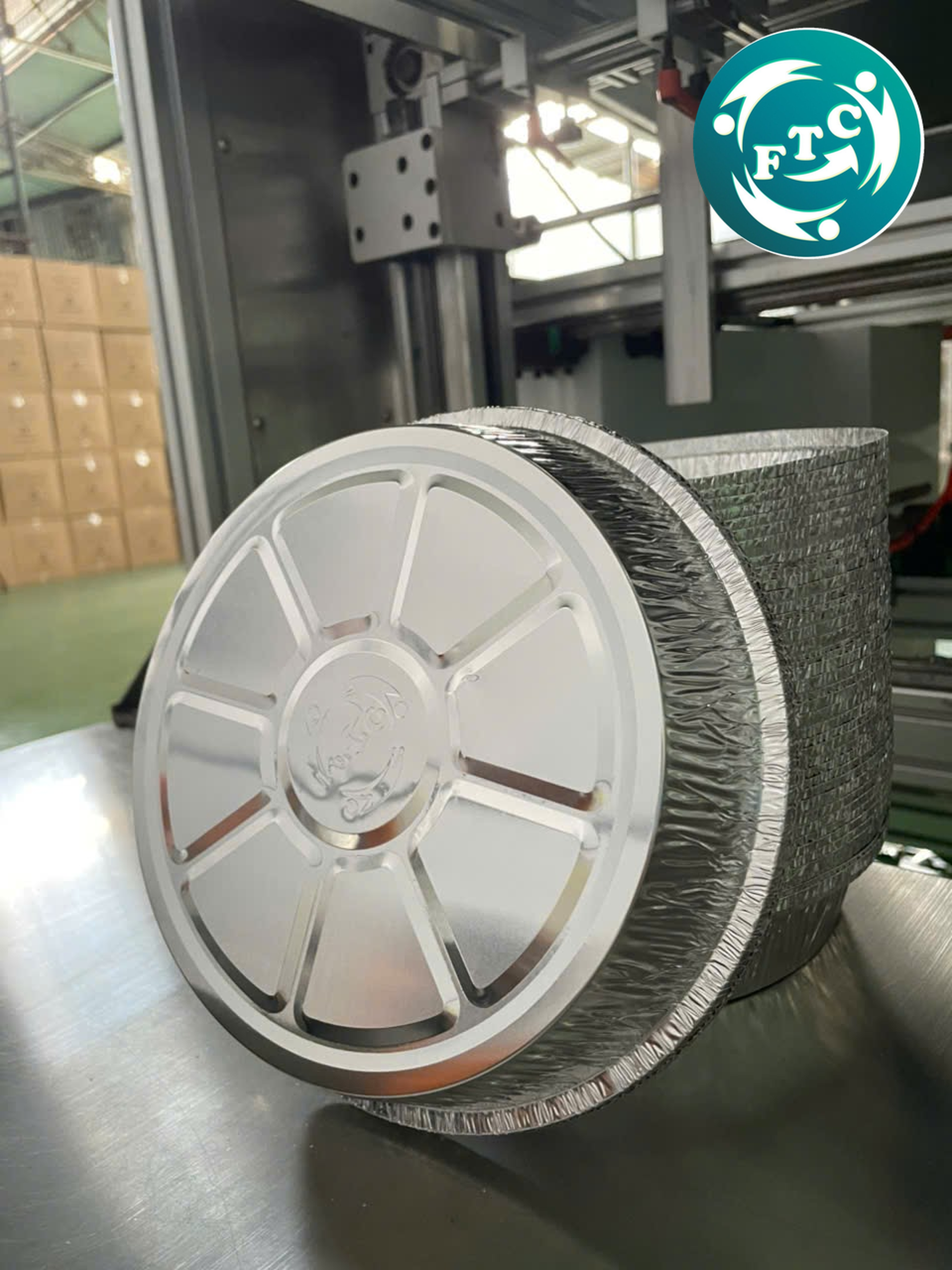 Khay đựng nồi chiên không dầu 22cm giúp hạn chế dầu mỡ và vụn thức ăn bám trực tiếp vào lòng nồi