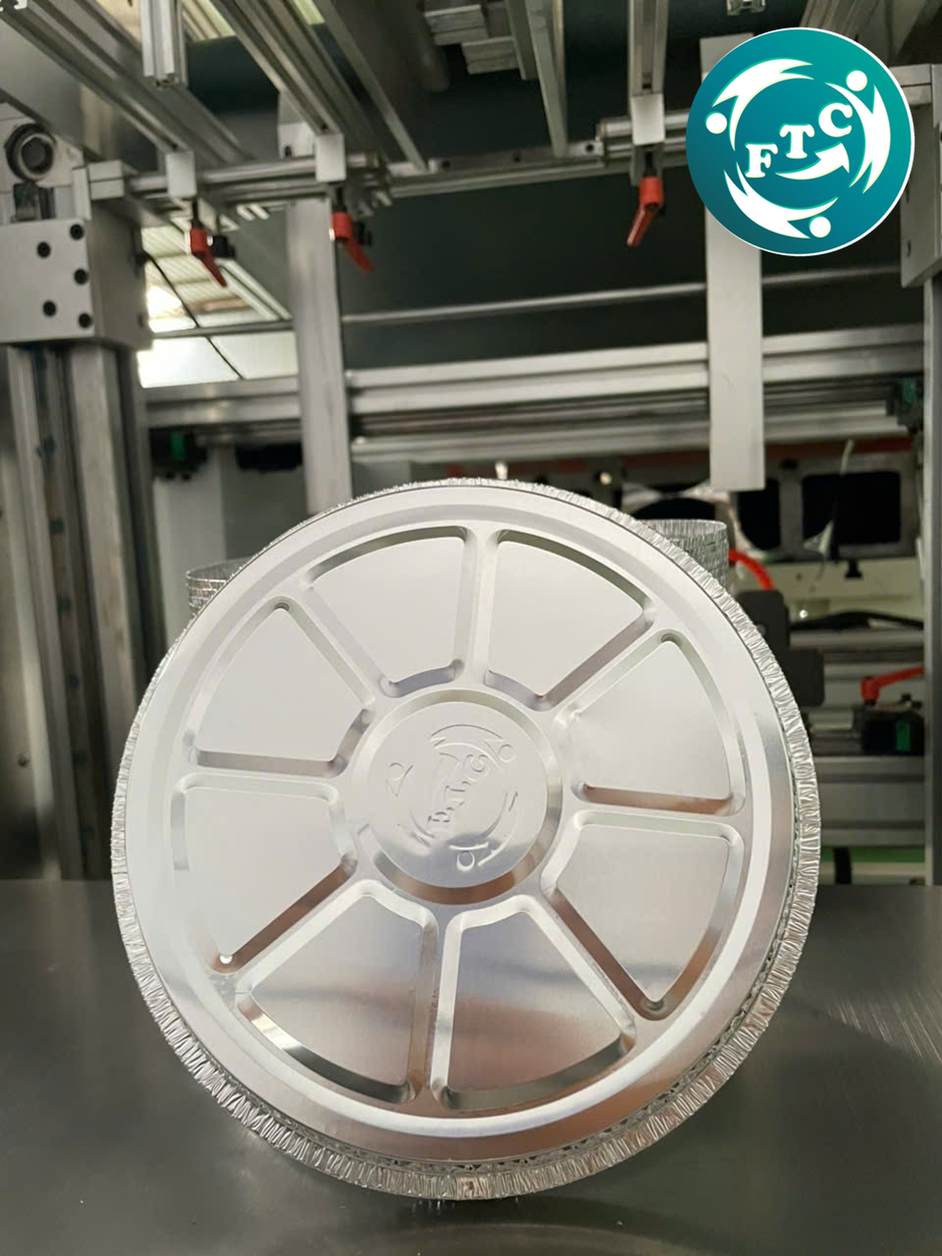 Thiết kế khay nhôm phù hợp giúp thực phẩm được đặt gọn gàng trong lòng nồi khi chế biến
